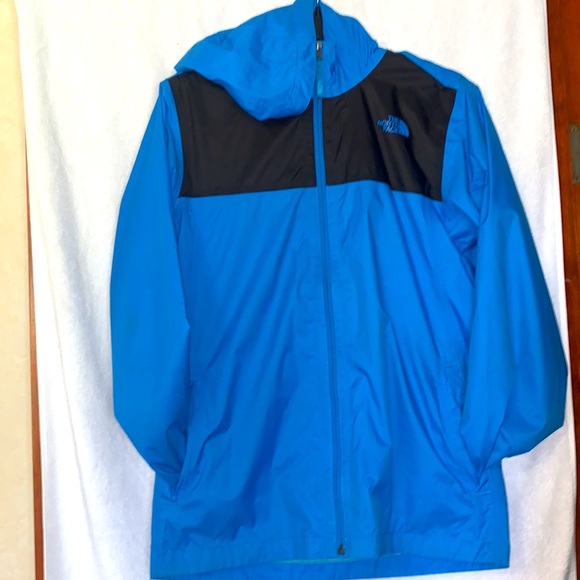 Boys North Face Light Weight/Rain Jacket w/hood - Picture 2 of 7